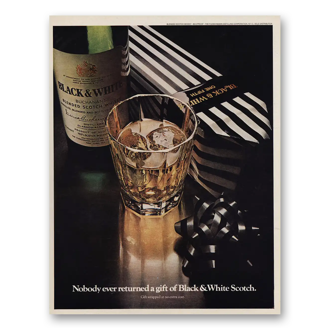 1971 Black and White Scotch Nobody Ever Returned a Gift Vintage Magazine Print Ad