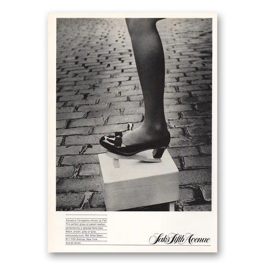 1973 Saks Fifth Avenue Salvatore Ferragamo Shoes Vintage Magazine Print Ad